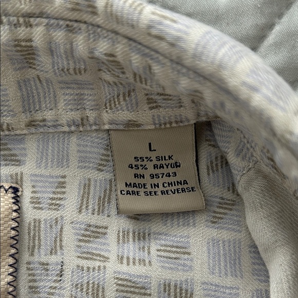 Vintage Silk circa 1969
 Light Gray Patterned Men's Shirt - Picture 4 of 7